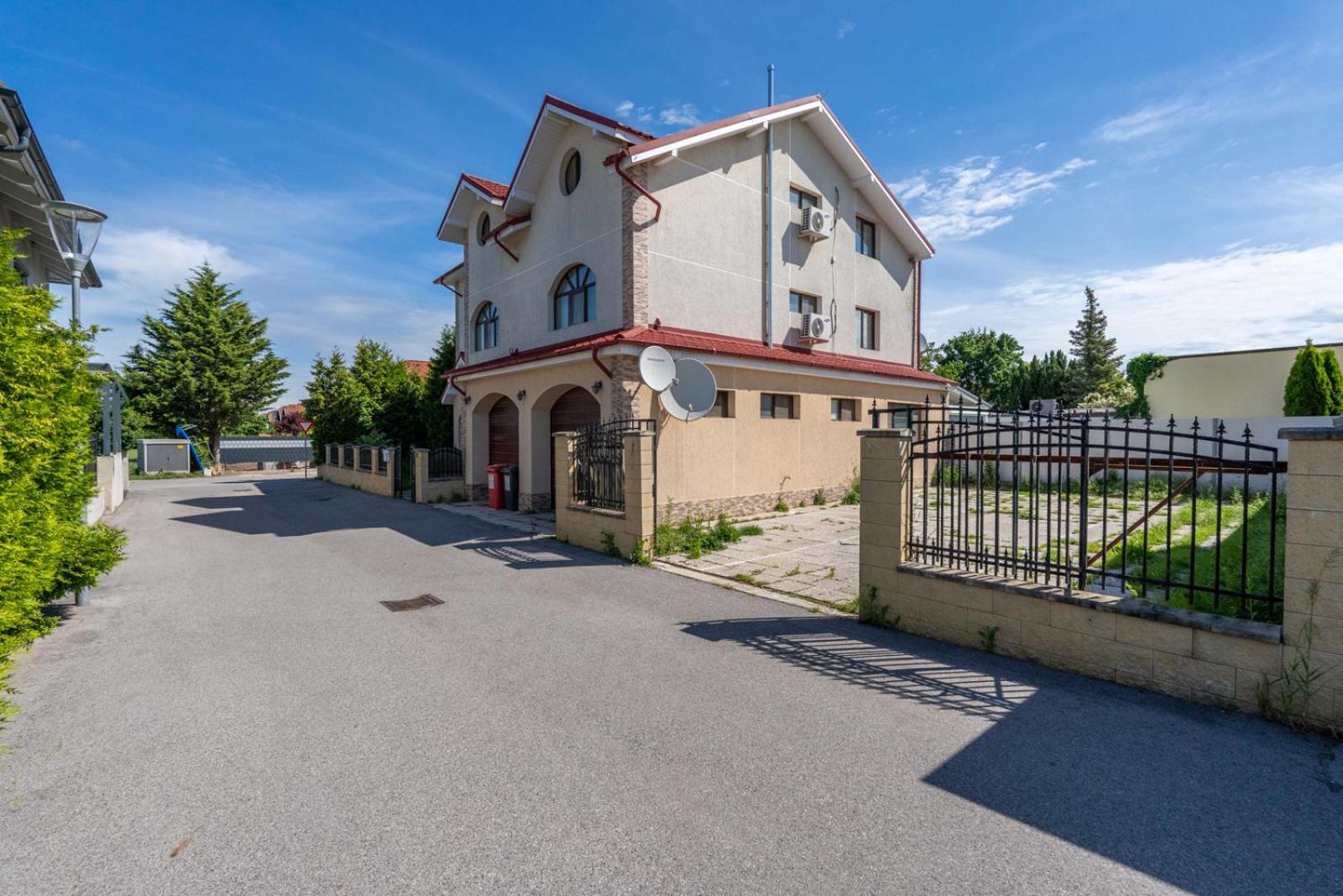 Farawayhomes Aparthotel Near Vienna Airport - Anytime Self Check-In Bruck an der Leitha Zewnętrze zdjęcie