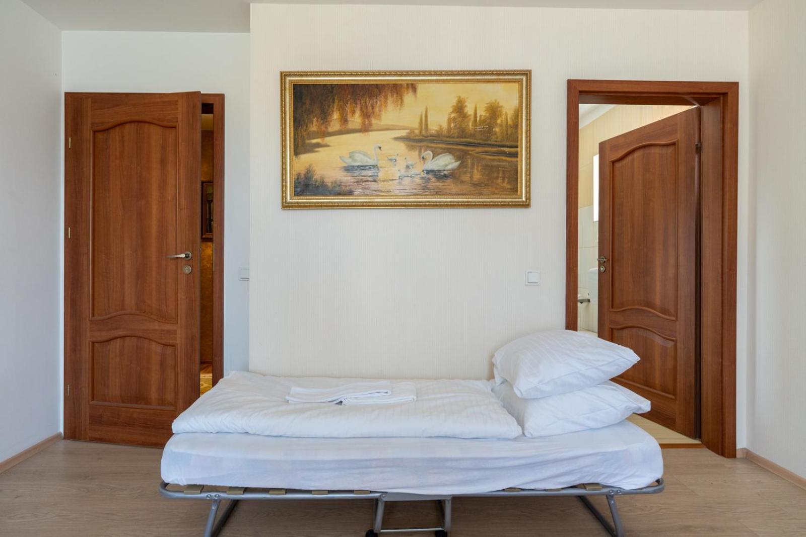 Farawayhomes Aparthotel Near Vienna Airport - Anytime Self Check-In Bruck an der Leitha Zewnętrze zdjęcie